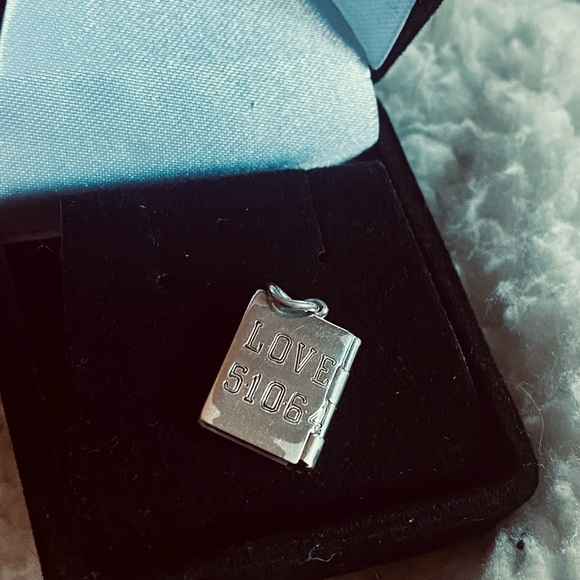 Vintage 60’s Sterling Silver Praying Hands Bible Charm - Picture 3 of 6